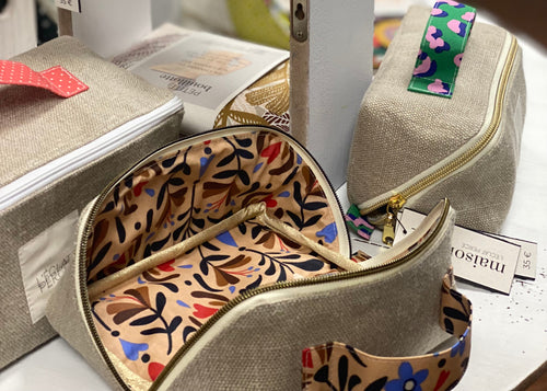 trousse en chanvre et coton enduit, pratique avec une ouverture à plat et lavable en un coup d'éponge